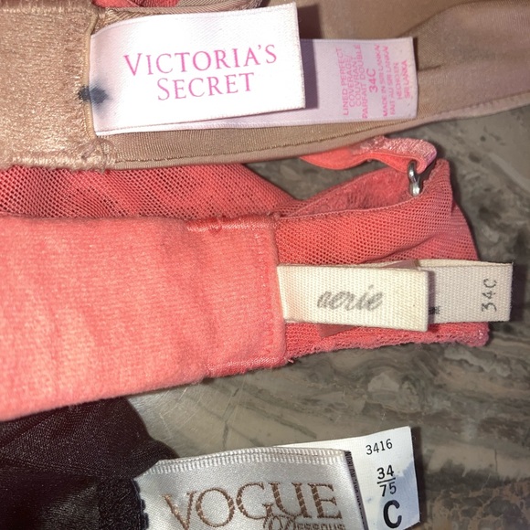 34C 1 Victoria Secret nude/tan lined/
1 Aerie Push-up
1 Vogue unlined - Picture 3 of 3